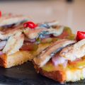 Tosta de xoubas (sardinillas) en aceite de[...]