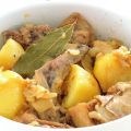 Conejo confitado con cebolla y patata