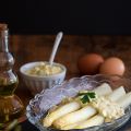Espárragos con salsa Gribiche