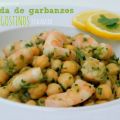 Ensalada de garbanzos con langostinos y cilantro
