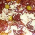 Pizza casera de salami y bacon