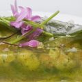 Ceviche de verano con capa verde  de algas