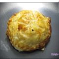 Hojaldres de queso y cebolla caramelizada