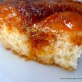 BIZCOCHO DE MELOCOTÓN CON CARAMELO