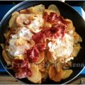 Patatas fritas con huevos y jamon serrano.