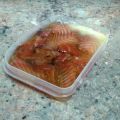 Salmón marinado en aceite de oliva y eneldo.[...]