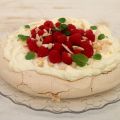 Receta de pavlova de almendras con frambuesas