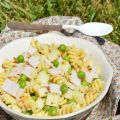 Ensalada de pasta, guisantes, pavo y manzana[...]