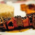 Brocheta de verduras y seitán con bravas de[...]