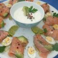 Salmón ahumado con aguacate y huevos de codorniz