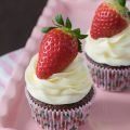 Cupcakes de chocolate con fresas
