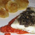 Bacalao con costra de piñones y aceitunas negras