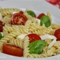 Ensalada caprese de pasta