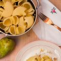 Pasta rellena de pera y gorgonzola, con salsa[...]