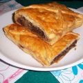 EMPANADA DE HOJALDRE CON  MORCILLA Y CEBOLLA