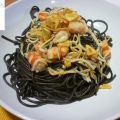 SPAGUETTI NEGRO CON GULAS Y LANGOSTINOS