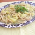 Anillas de calamar con patatas en guiso verde