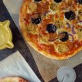 Pizza de butifarra de huevo con mahonesa de ajo[...]