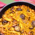 Fideuà de pollo con setas