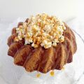 CORNMEAL BUNDT CAKE WITH CARAMEL POPCORN - RETO[...]