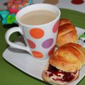 BOLLITOS DE LECHE CON CONFITURA DE CEREZAS