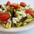 Casarecce al pesto con tomatitos y queso cabra