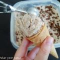 Helado de chocolate blanco y granola