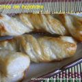 Lacitos de hojaldre con leche condensada y miel