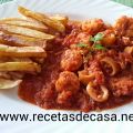 Calamares con gambones en salsa tomate