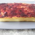 Pastel de queso con mermelada de arándano