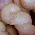 Galletas enroscadas de mantequilla.