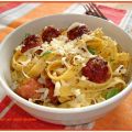Pasta con albóndigas y huevo