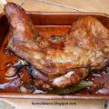 Paletilla de cordero asada al horno de leña