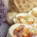 Cestitas tostadas con judías rojas y aguacate