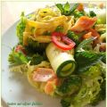 Ensalada con salmón, calabacín, y brócoli