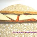 Bocadillo de sobrasada con queso. Españoles en[...]