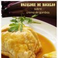 HOJALDRE DE BACALAO SOBRE CREMA DE GAMBAS