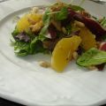 ENSALDA DE NARANJA CON JAMON DE PATO Y PIÑONES
