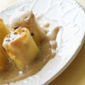 Paccheri rellenos de marisco con salsa de hongos