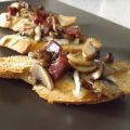 Tostas de champiñones con jamón y queso de cabra