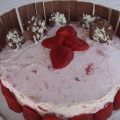 Tarta de bizcocho con fresas