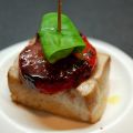 Pincho de ventresca de atún con fresón