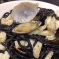 Espaguetis Nero di Sepia con calamar y Almejas