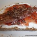 PINCHO DE ANCHOAS CON QUESO, MERMELADA Y[...]
