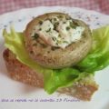 Pincho de champiñones rellenos de queso de cabra