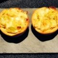 Minitartaletas de cebolla y queso de cabra.