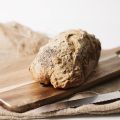 Pan de avena, cerveza y semillas