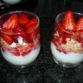 SORPRESA DE GALLETA Y FRESAS