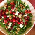 ENSALADA DE CEREZAS ,QUESO FETA Y NUECES