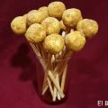 Bolitas de queso con arándanos y jamón